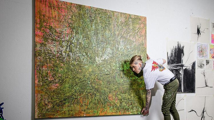Vier Monate lang verbarrikadierte sich Alexander Höller für seine Waldserie in seinem Münchner Atelier. Foto: Alexander Höller