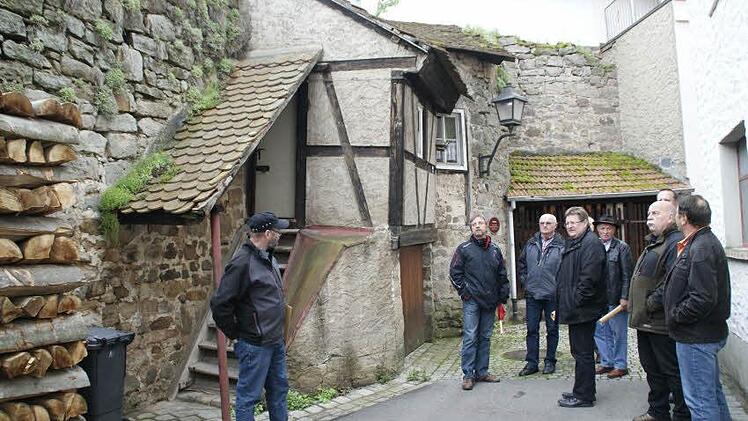 Auf jeden Fall erhalten will der Bauausschuss der Stadt Eltmann den Stadtmauerturm, dessen Sicherung etwa 10 000 Euro kosten dürfte.