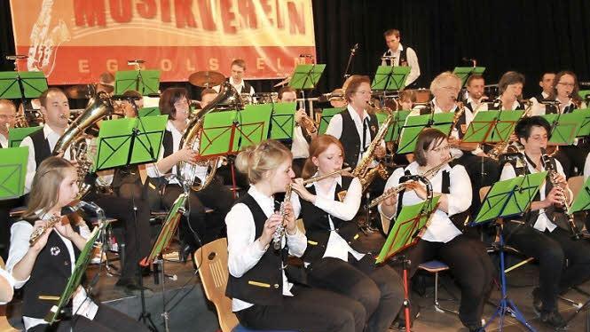 Das 32-köpfige Orchester bescherten ihrem Publikum ein mehr als gelungenes Konzert.  Foto: Erlwein