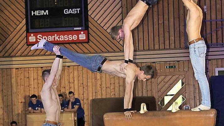 Die vier jungen Männer der "Talentschmiede" überzeugten mit einer artistischen Einlage.
