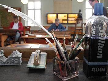 Historische Stätte: Im Dorfschulmuseum in Ködnitz bat die Bayerische Rundschau zum Diktat.  Fotos: Jochen Nützel