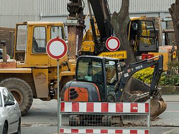 Den größten Punkt des Stettfelder Haushalts nimmt die Sanierung des Kanals, hier die Baustelle am Toracker, in Anspruch.  Foto: Christian Ziegler