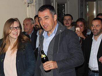 Am Freitag war Lisa Badum noch mit dem Grünen Spitzenkandidaten Cem Özdemir in der Sandstraße unterwegs. Foto: Kevin Cegla