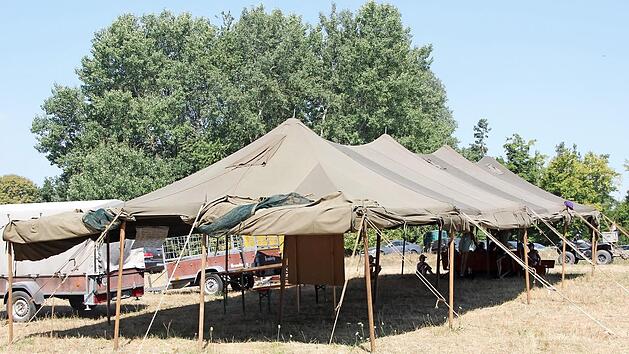 Eines der Sammelzelte auf dem Zeltplatz am Waldrand in der N&auml;he von Unterschleichach. Hier hat die Pfarrjugend Kirchlauter ihr j&auml;hrliches Kinder- und Jugendcamp aufgeschlagen. Bei den aktuellen Temperaturen gilt: schattige Pl&auml;tze suchen.  Fotos: Andreas L&ouml;sch