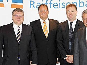 Stellten gestern im Rahmen einer Bilanzpressekonferenz die Zahlen für das Jahr 2014 vor: (v. li.) Thomas Siebenaller, Hans-Joachim Autsch, Vorsitzender des Genossenschafts-Kreisverbandes Lichtenfels, Thomas Lang und Randolf Menna.  Foto: Gerda Völk