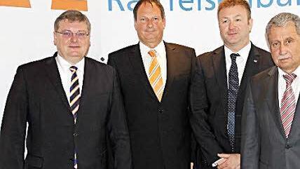 Stellten gestern im Rahmen einer Bilanzpressekonferenz die Zahlen für das Jahr 2014 vor: (v. li.) Thomas Siebenaller, Hans-Joachim Autsch, Vorsitzender des Genossenschafts-Kreisverbandes Lichtenfels, Thomas Lang und Randolf Menna.  Foto: Gerda Völk