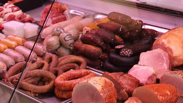 Die unterfr&auml;nkische Firma Firma Franken-Gut Fleischwaren  mit Sitz in Rottendorf (Lkr. W&uuml;rzburg) hat bei Edeka, Marktkauf und Kupsch Zwiebelmettwurst wegen Ehec-Bakterien zur&uuml;ckgerufen. Kai Remmers/dpa