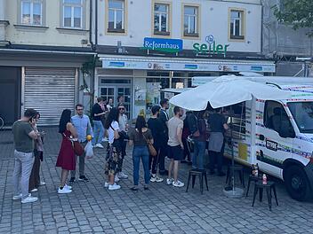 Erlangen: Gratis Döner zur Eröffnung der Bergkirchweih - "Etyok" sorgt mit Mega-Aktion für Ansturm