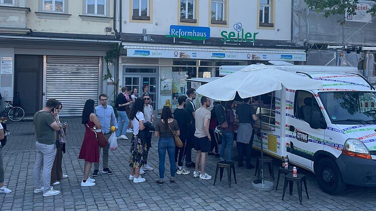 Erlangen: Gratis Döner zur Eröffnung der Bergkirchweih - "Etyok" sorgt mit Mega-Aktion für Ansturm