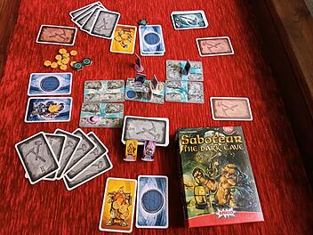 Spiele-Test Saboteur-The Dark Cave: kartenbasiertes Tunnel-Legespiel mit Fantasy-Setting
