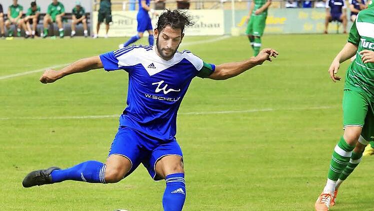 VfL-Kapitän Tayfun Özdemir machte mit dem 3:1 den Deckel auf den ersten Saisonsieg. Fotos: Timo Geldner