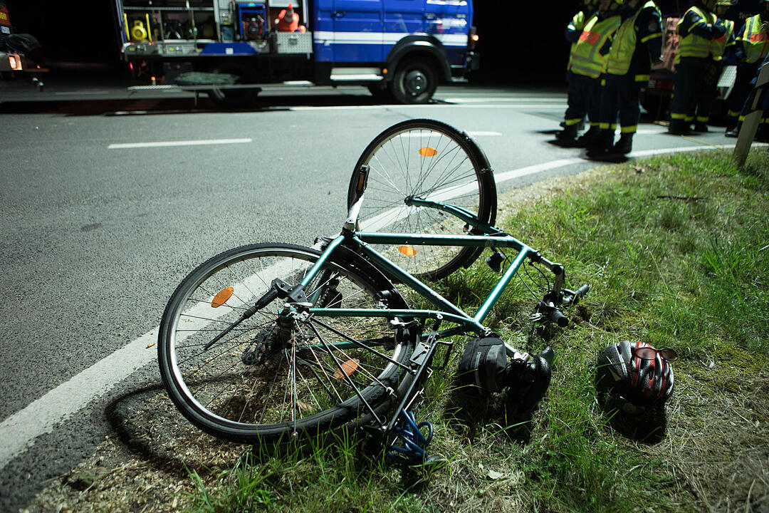 Kreis Roth: Radfahrer wird von Auto erfasst und stirbt