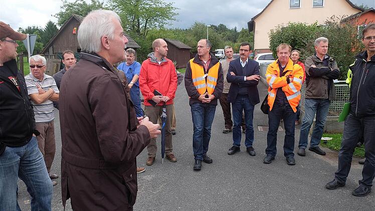 Ortsbegehung in Schwärzelbach. Foto: Gerd Schaar