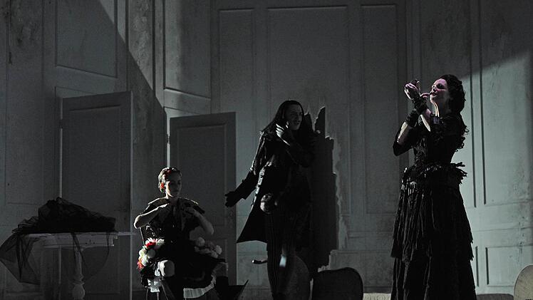 Szene aus dem "Rosenkavalier" am Landestheater Coburg.Foto: Andrea Kremper