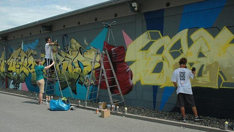 Impressionen von der Graffiti-Aktion am Stocke-Stadion. Foto: Edwin Meißinger