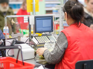 Kassiererin, Supermarkt, Kasse, Minijob, Mindestlohn