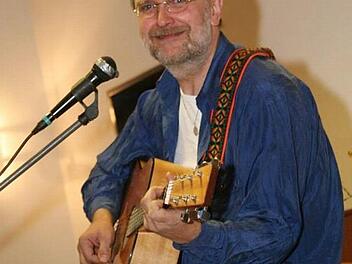 Der heimische Liedermacher Franz Wachter gastiert beim 3. Jammerstammtisch. Foto: Thomas Micheel