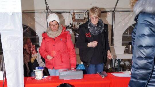 Auf dem Weihnachtsmarkt in Ebing Foto: Joseph  Beck