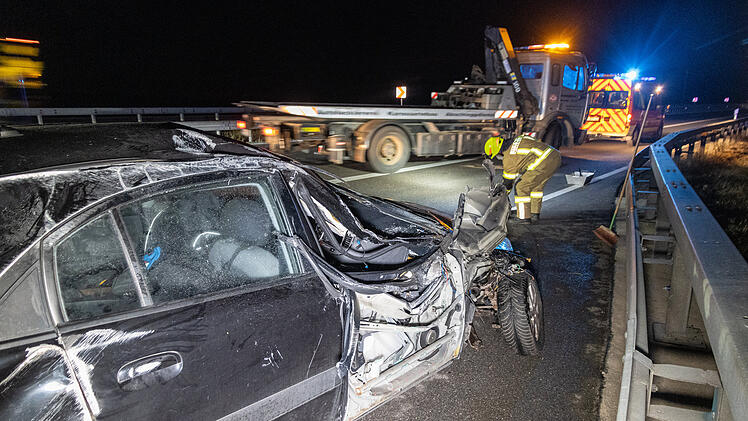 Unfall auf A73 Richtung Bamberg - Auto &uuml;berschl&auml;gt sich
