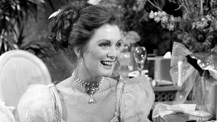 Eine ihrer ersten größeren Rollen hatte Julianne Moore von 1985 bis 1988 in der Soap "As The World Turns" (deutscher Titel: "Jung und leidenschaftlich - Wie das Leben so spielt").
