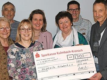 Die Laufgemeinschaft Ludwigschorgast hat dem Verein Nepalhilfe Kulmbach 700 Euro gespendet. Im Bild (von links) Gabriele Philipp, Frieder Krumsdorf, Claudia Bär), Bürgermeisterin Doris Leithner-Bisani, Sigrid Daum, Kassier Klaus Schmid und Michael Kraus  Foto: privat