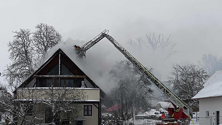 Dachstuhl fängt Feuer in Gottsfeld