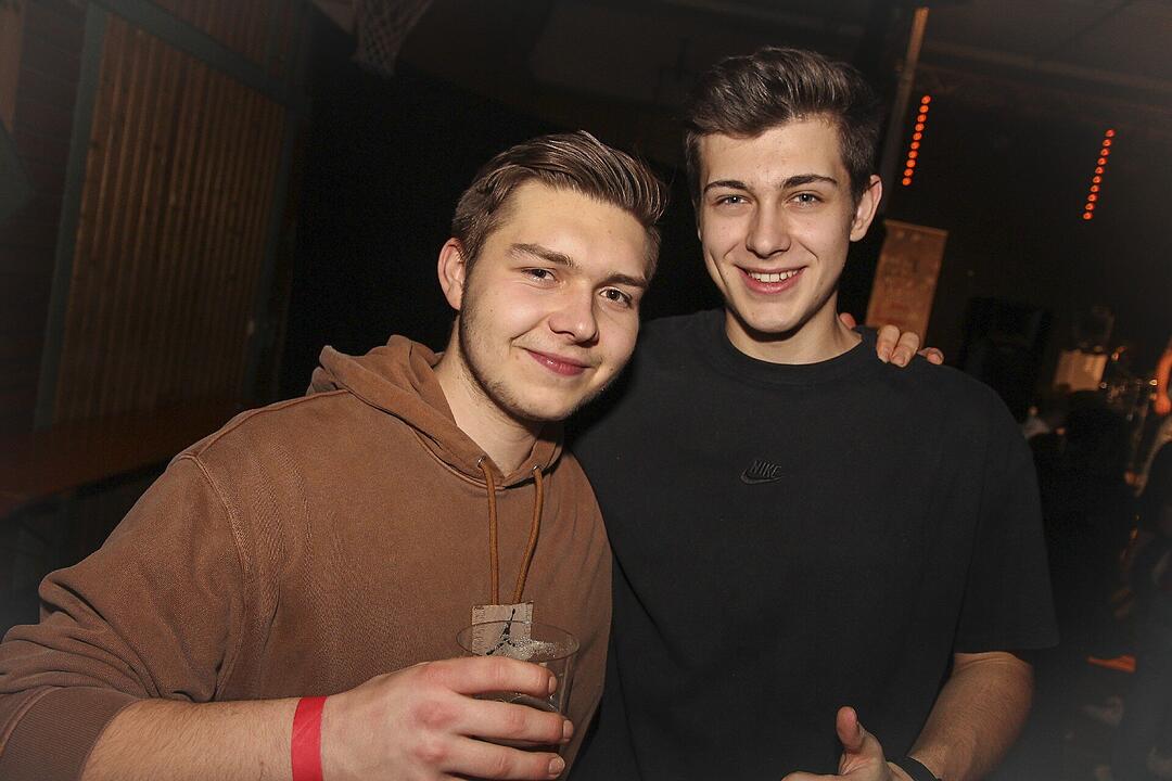 Mit vielen Party-Songs der 80er & 90er und Rock-Pop Klassikern