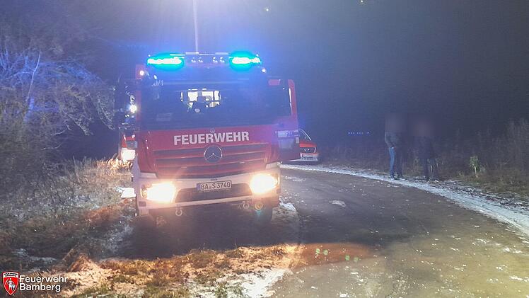 Bamberg-Gereuth: Auto &uuml;berschl&auml;gt sich am Silvesterabend auf Feldweg