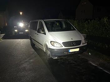 Anwohner erschrocken - Betrunkener (48) rast in Gartenzaun