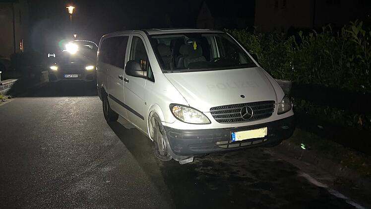 Anwohner erschrocken - Betrunkener (48) rast in Gartenzaun