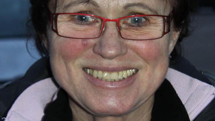 ,Herma Dörfer, Polstermöbelbranche: ,Bei uns ist Hochbetrieb, der von mir aus noch lange so anhalten kann. Ich bin überzeugt, dass wir auch weiterhin viel zu tun haben werden, denn unsere Firma bringt immer wieder neue und attraktive Modelle heraus. Wenn die weiterhin so gut bei den Kunden ankommen, dann läuft es natürlich auch für uns als Mitarbeiter recht gut.''