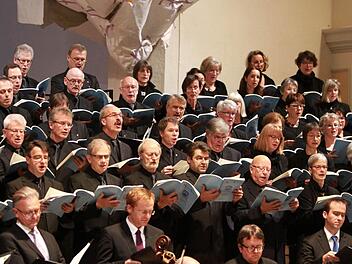 Der Coburger Bachchor beeindruckte zahlreiche Zuhörer mit der Erstauffhührung von Monteverdis Marienvesper in der fast fertig renovierten Morizkirche.Foto: Jochen Berger