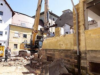 Der Teil des "Forchheimer Brauhauses", in dem früher eine Tauchschule untergebracht war, wird derzeit abgerissen.  Foto: Josef Hofbauer
