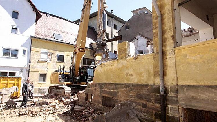 Der Teil des "Forchheimer Brauhauses", in dem früher eine Tauchschule untergebracht war, wird derzeit abgerissen.  Foto: Josef Hofbauer