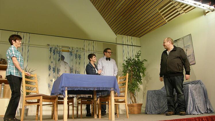 Aufführung der Thundorfer Theatergruppe.Foto: Philipp Bauernschubert