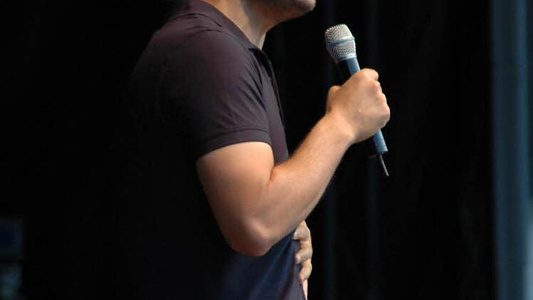 Kaya Yanar in Bad Brückenau  Foto: Sebastian Schmitt-Mathea