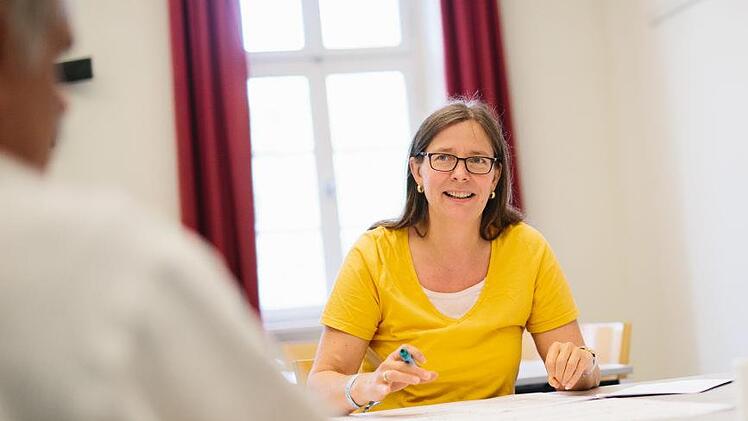 Astrid Franssen, Gleichstellungsbeauftragte im Ordinariat, im Gespräch  Foto: Hendrik Steffens