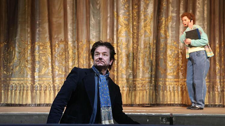 Turbulenter Bühnenspaß: Szene aus "Der nackte Wahnsinn" am Landestheater Coburg.Foto: Henning Rosenbusch