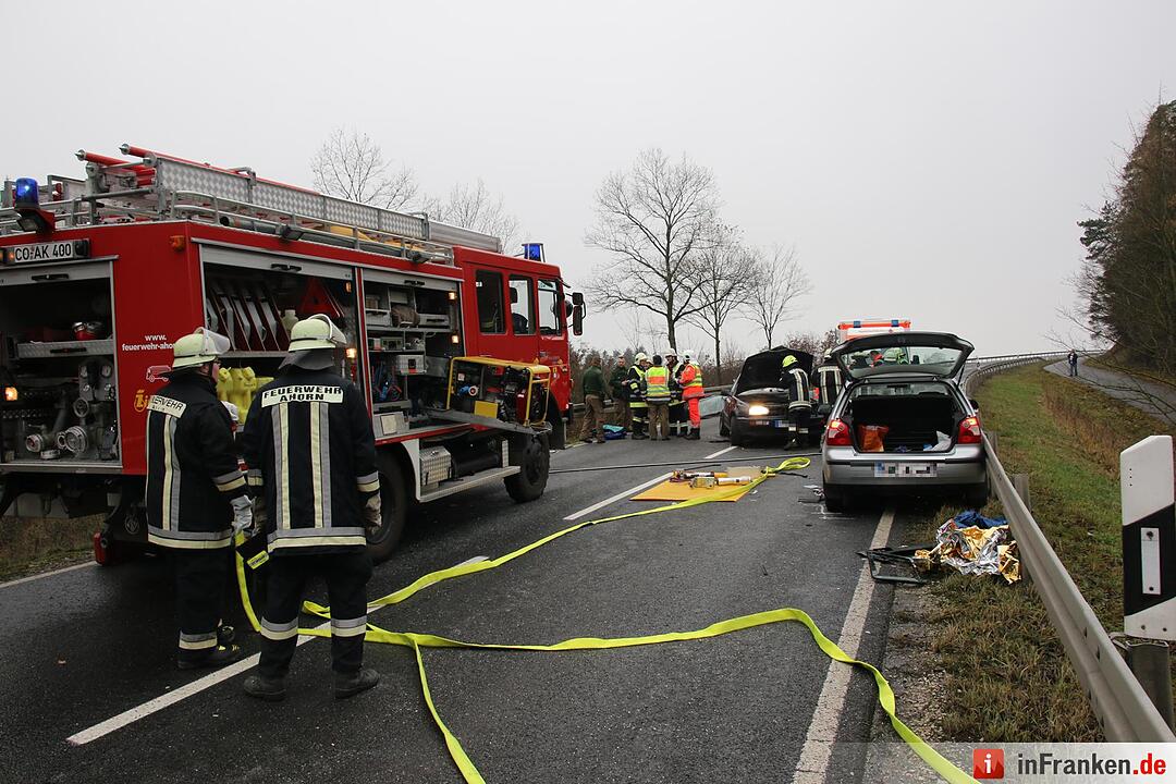 Schwerer Unfall auf B303 bei Ahorn