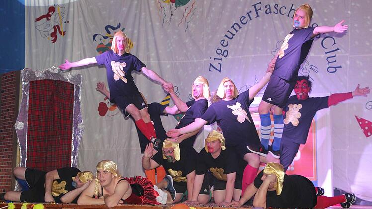 Das Männerballett war wieder ein fulminanter Höhepunkt des Zigeunerfaschings. Foto: Rainer Glissnik