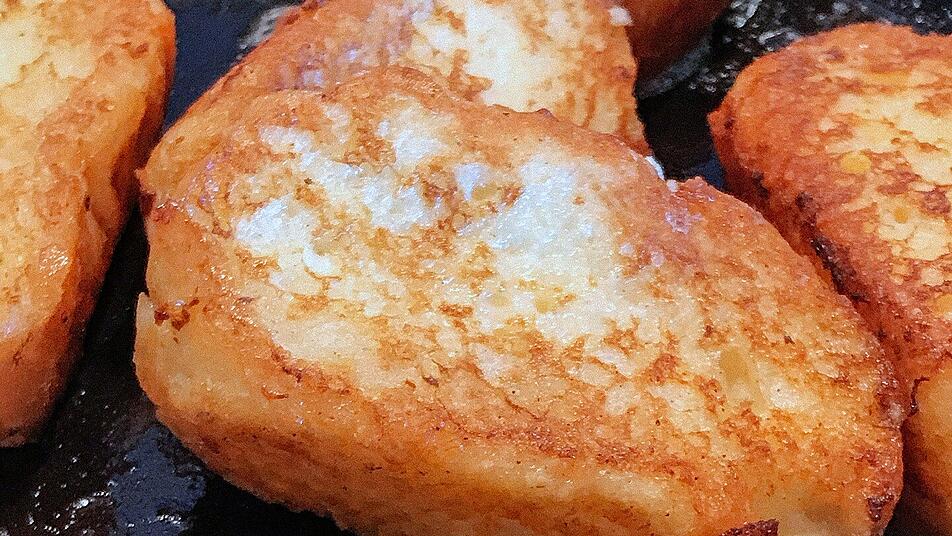 In der Pfanne schnell zubereitet: Arme Ritter. In der Pfanne schnell zubereitet: Arme Ritter.