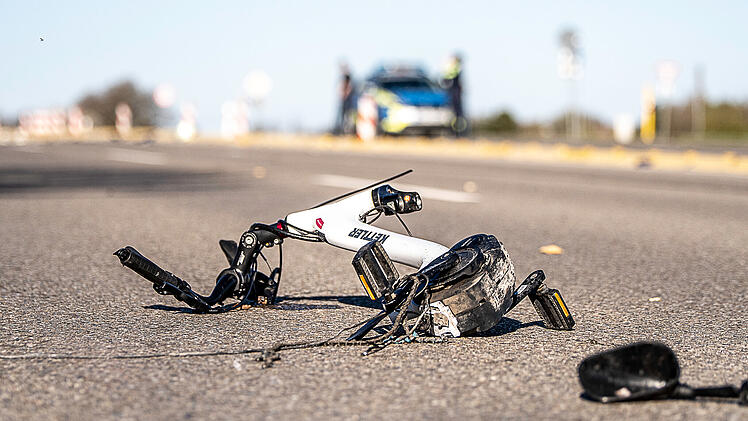 Motorrad und Fahrrad kollidieren: 55-J&auml;hrge wird t&ouml;dlich verletzt