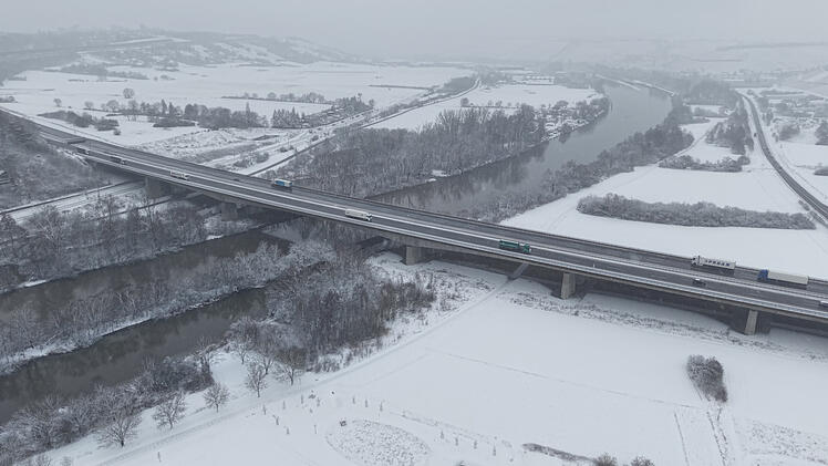 Schneechaos in Unterfranken: Nahverkehr teils komplett eingestellt.