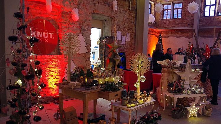 Die "Kunstvolle Weihnacht" verzauberte mit einer breite Palette an traditionellem und künstlerischem Handwerk Foto: Heike Schülein