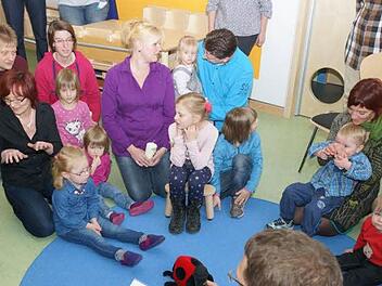 Groß und Klein freuen sich über die neuen Räume. Foto: Michel