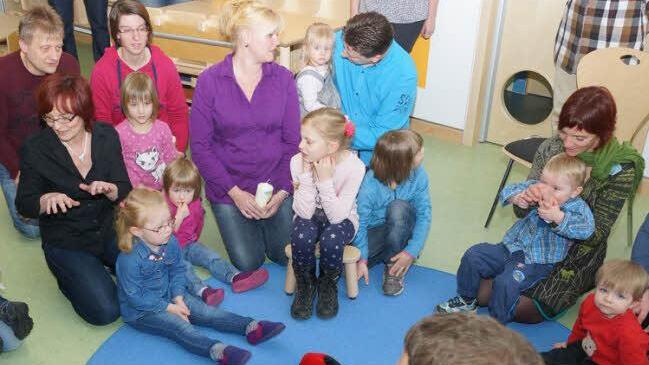 Groß und Klein freuen sich über die neuen Räume. Foto: Michel