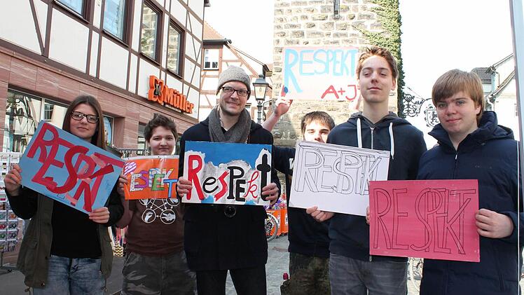 David Pohl (3. v. l.) betreute die Schüler bei ihrem Projekt. Foto: Max Kaltenhäuser