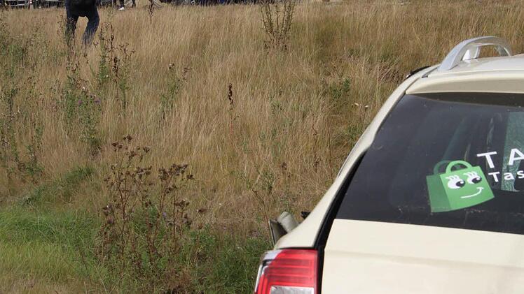 Taxi und Mazda standen weit auseinander. Foto: Jürgen Gärtner