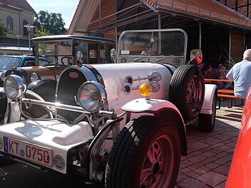 Das Oldtimertreffen zieht stets viele Gäste und Besucher in den Ort.  Fotos: Gerd Schaar