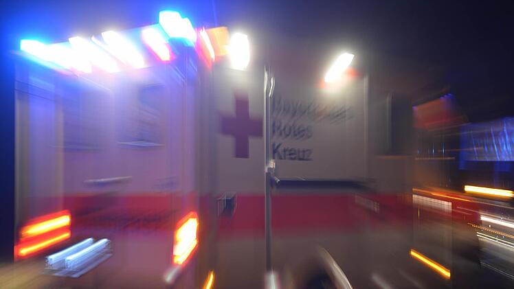 Eine Autofahrerin kam am Dienstag im Kreis Würzburg von der Fahrbahn ab. Dabei überschlug sich das Auto und die  Frau wurde aus dem Auto geschleudert.  Foto:Ronald Rinklef